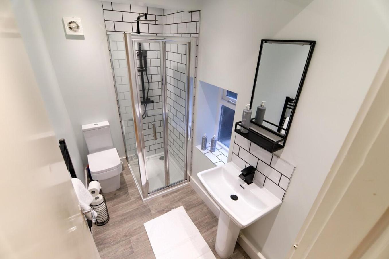New- Modern 2Br Apt Wifi Sleep5 City Centre Sheffield Bagian luar foto